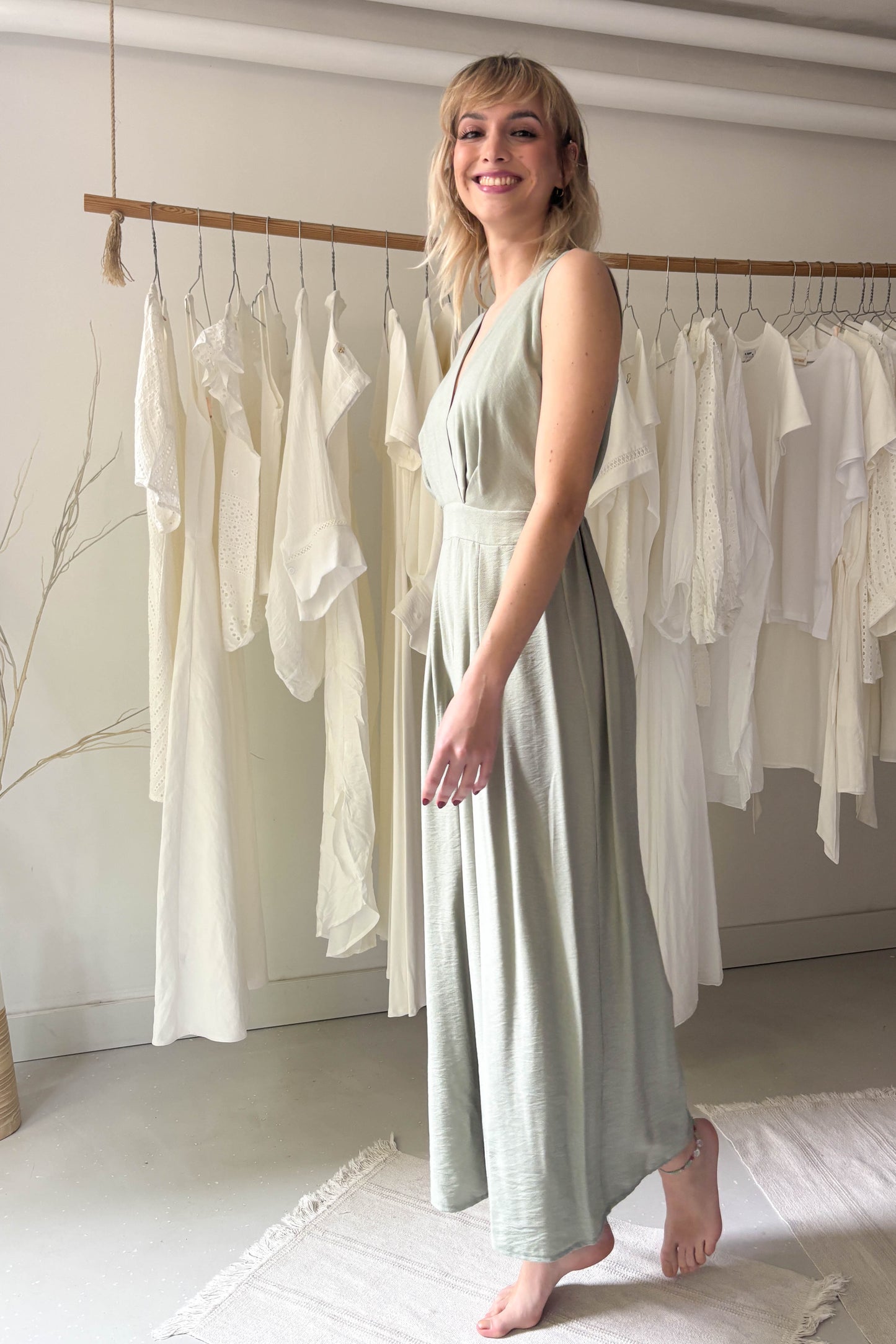 Ujjatlan hátul kivágott overál-pasztell zöld