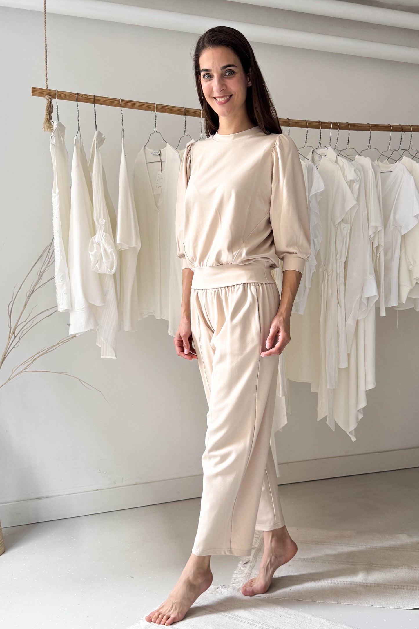 Laza fazonú csípő nadrág-bézs