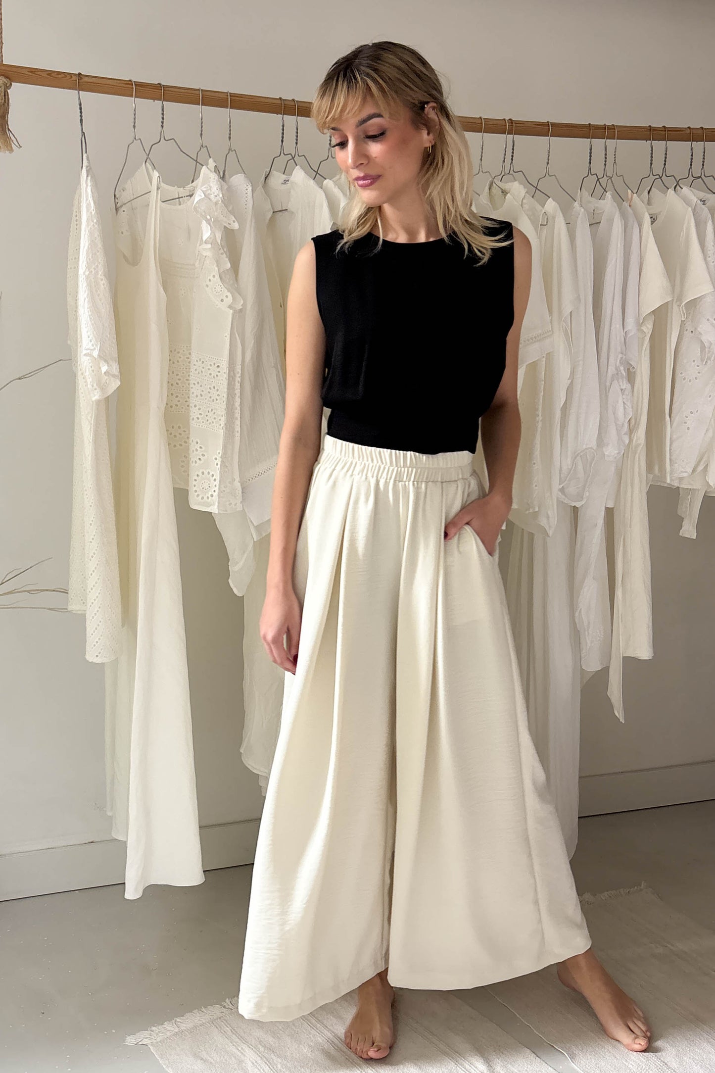 Ujjatlan, hátul gombos felső-fekete