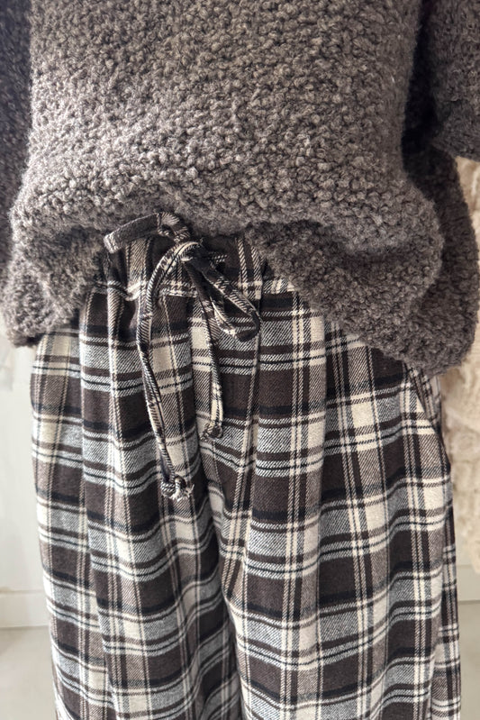 Szürke kockás nadrág kötővel