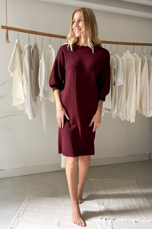 Puffos ujjú rövid kötött ruha - bordó