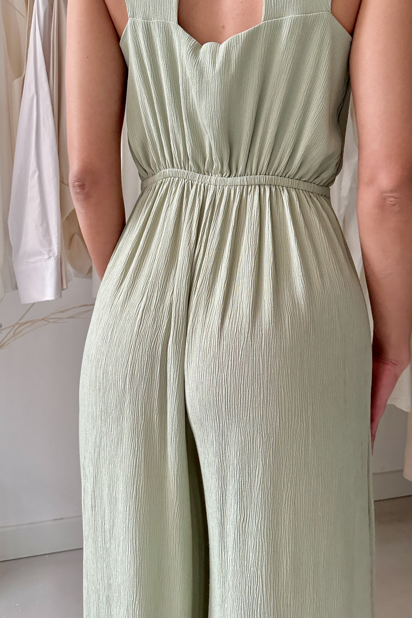 Ujjatlan viszkóz overál