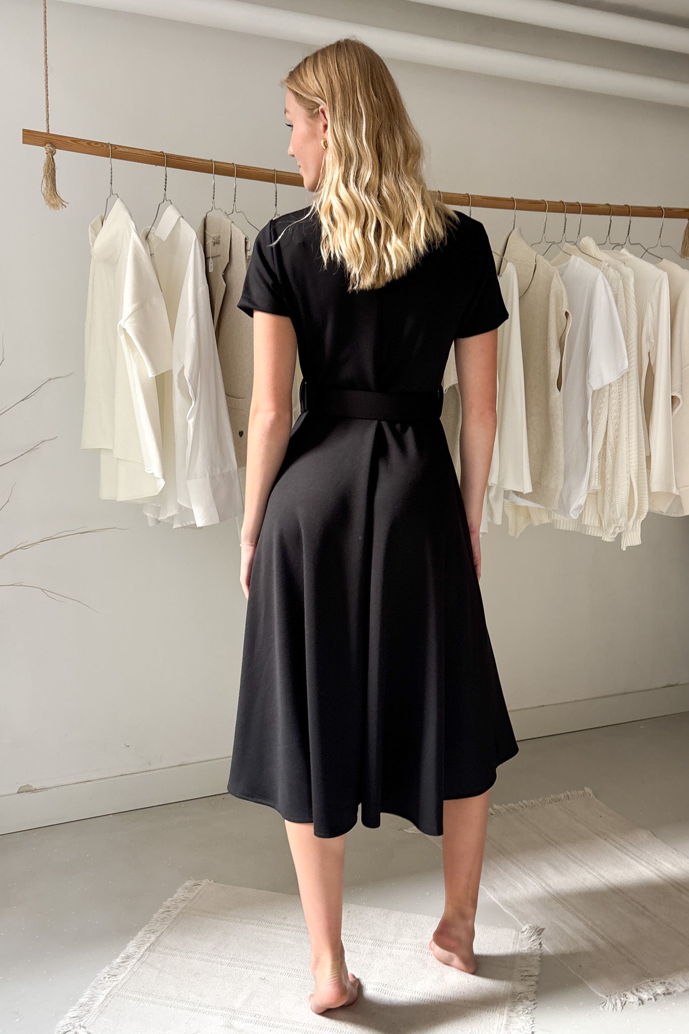 Rövid ujjas ruha - fekete