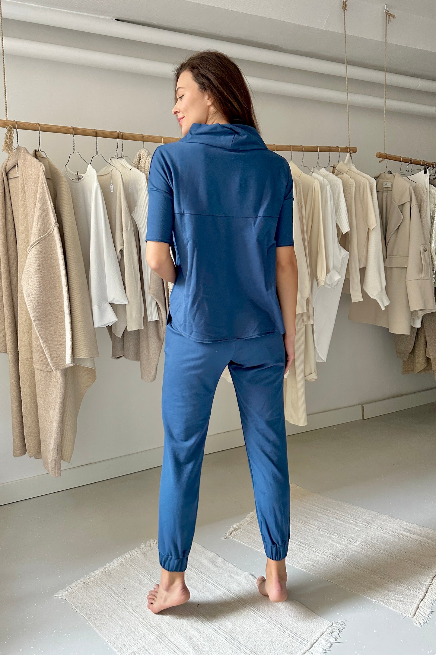 Csavart nyakú pulóver - rövid