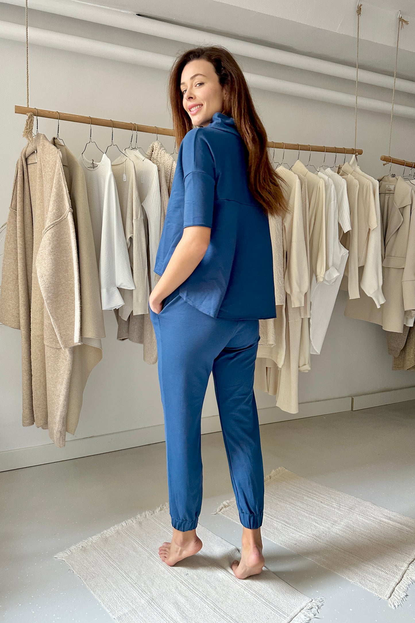 Csavart nyakú pulóver - rövid