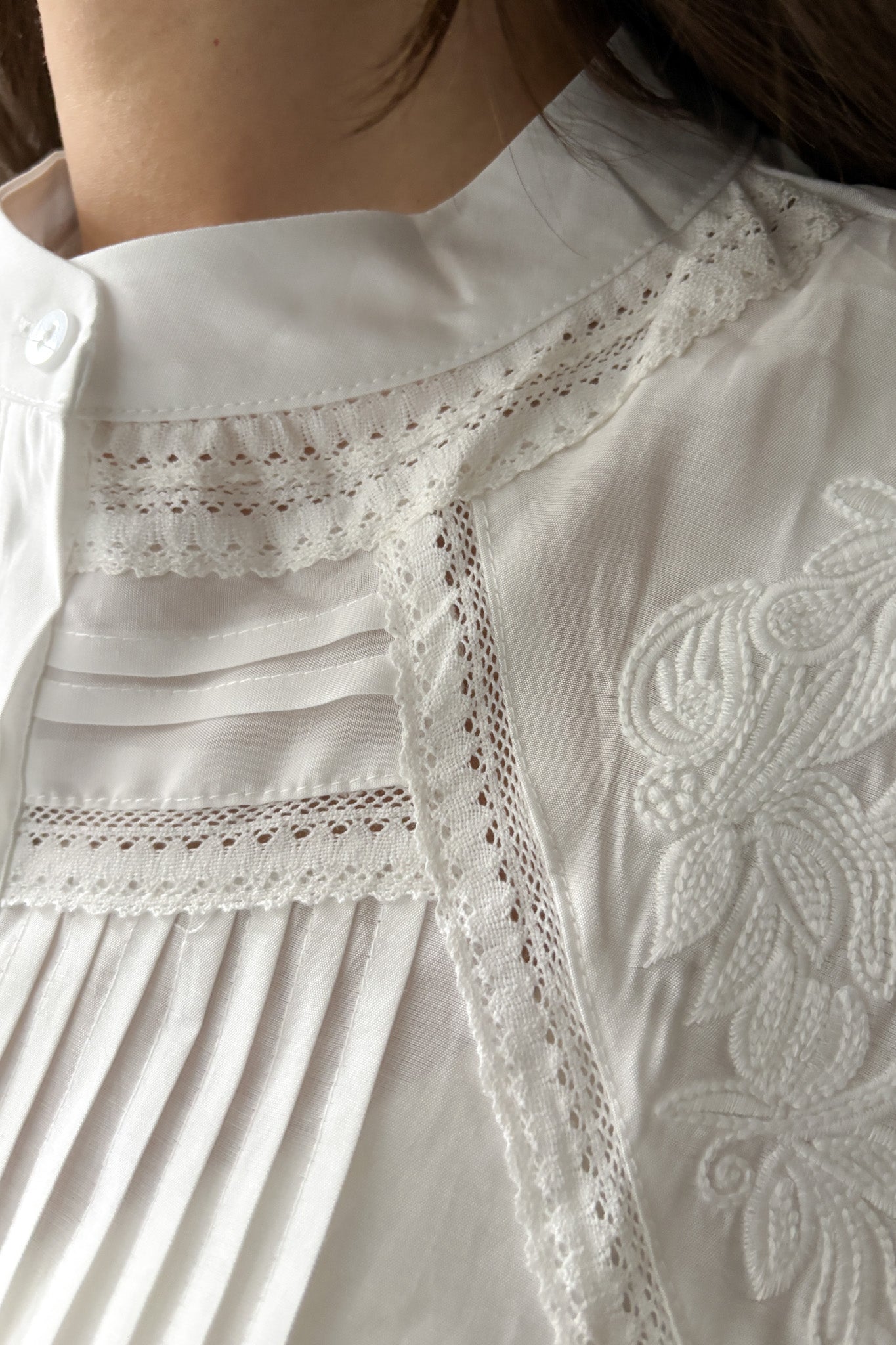 Csipkebetétes blúz