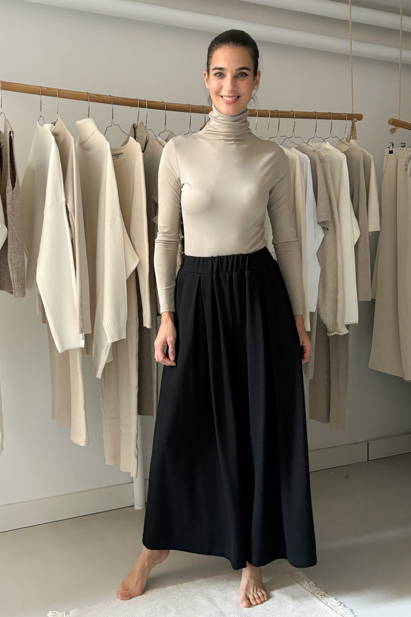 Elöl hajtásos, vastagabb nadrág - fekete