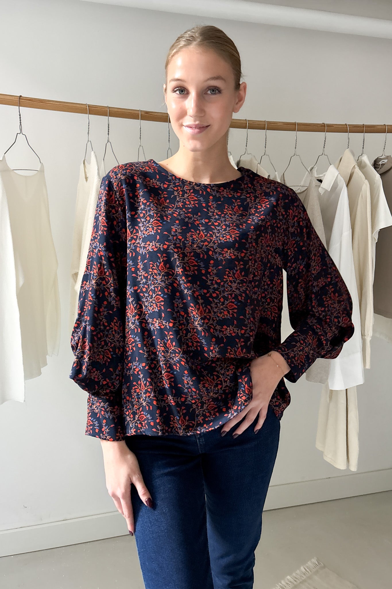 Bő ujjszabású blúz - csipkebogyó