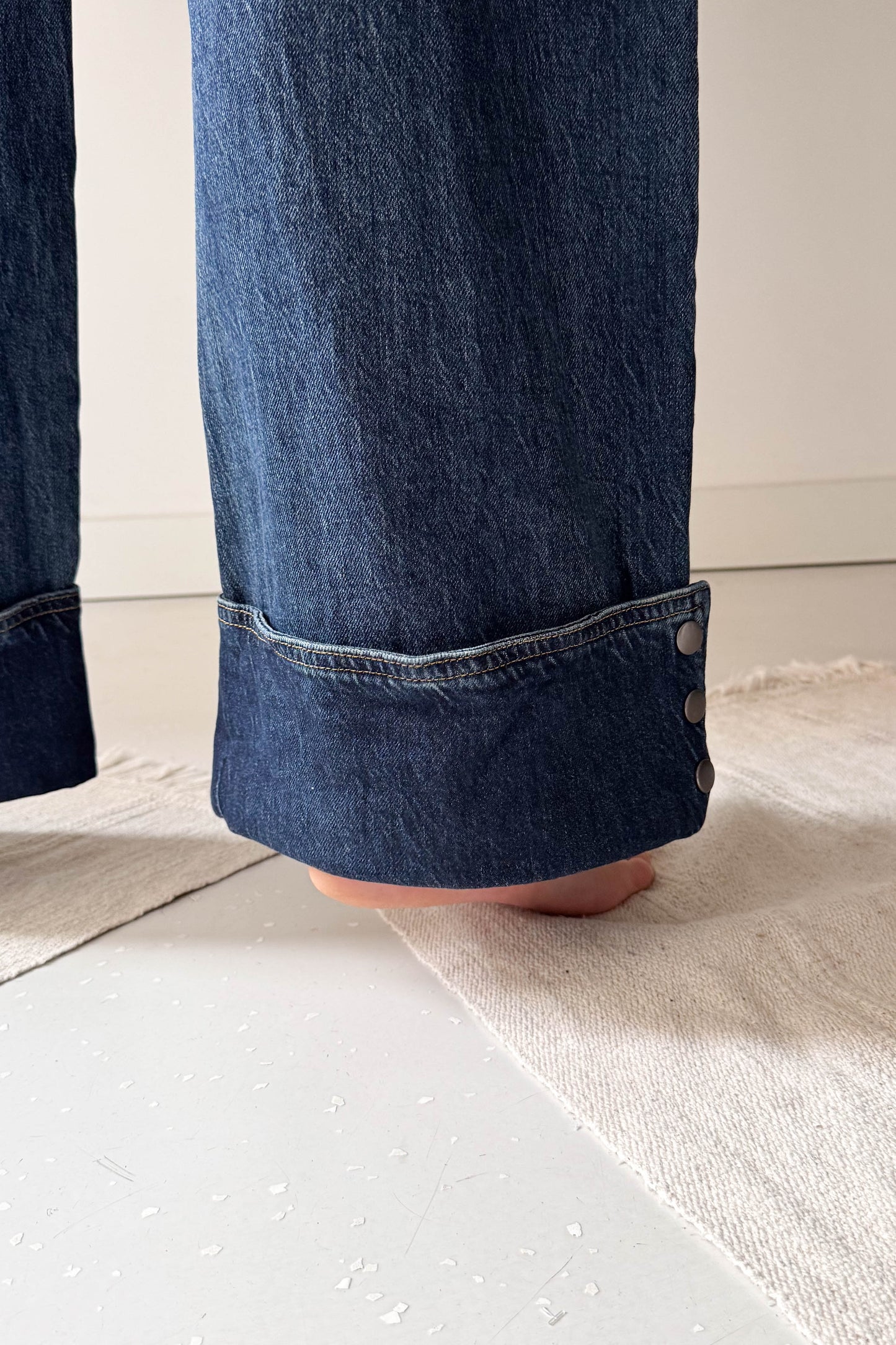 Ballon farmernadrág velúr övvel