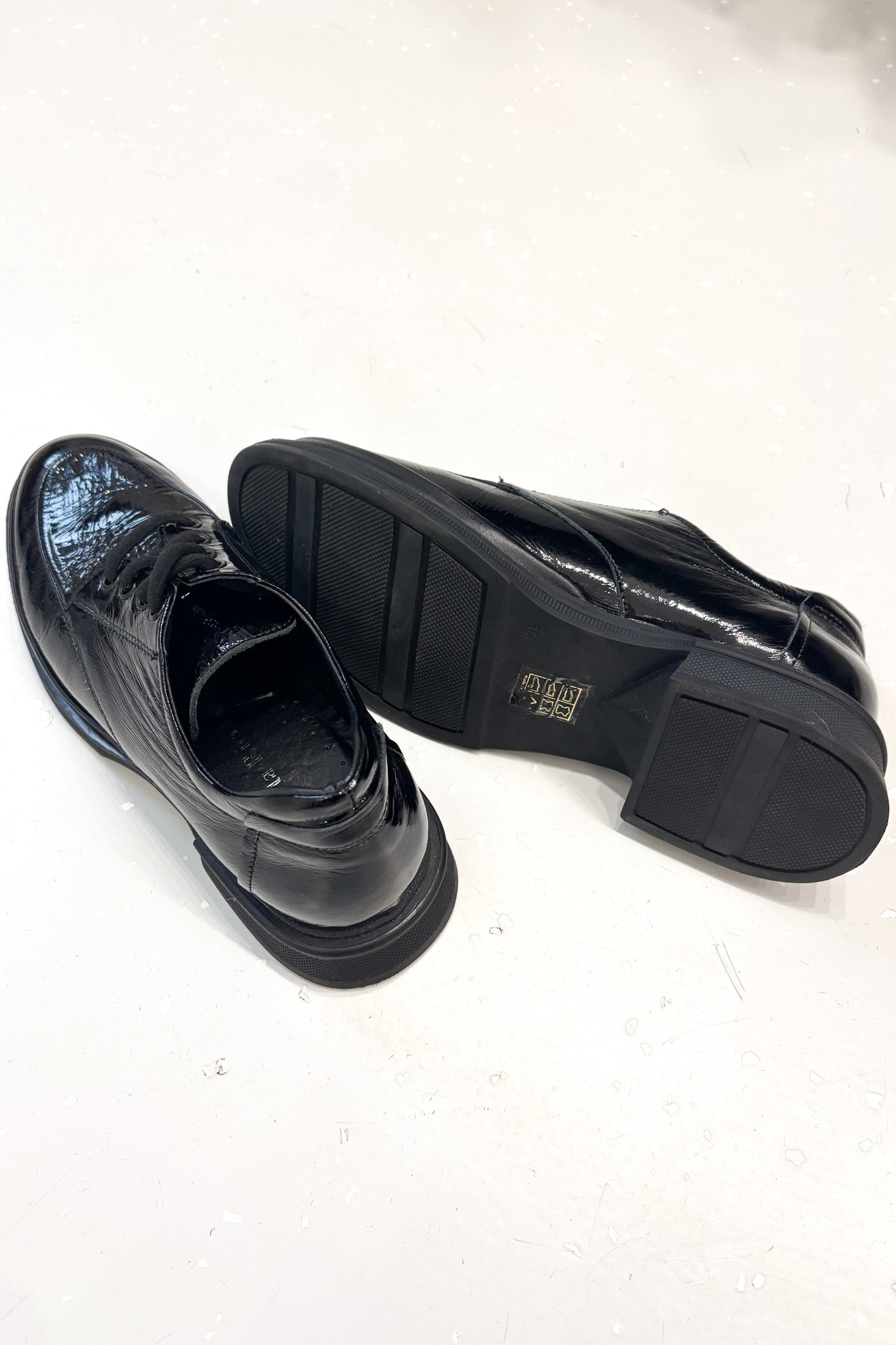 Lakkbőr cipő - fekete