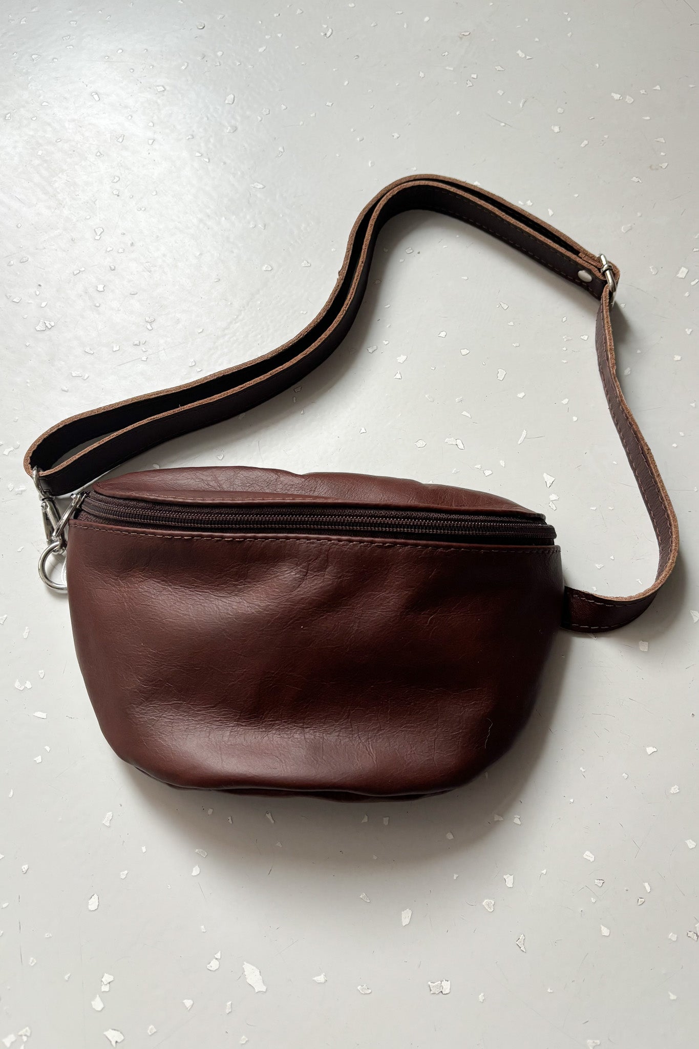 Kisméretű bőr övtáska - gesztenyebarna