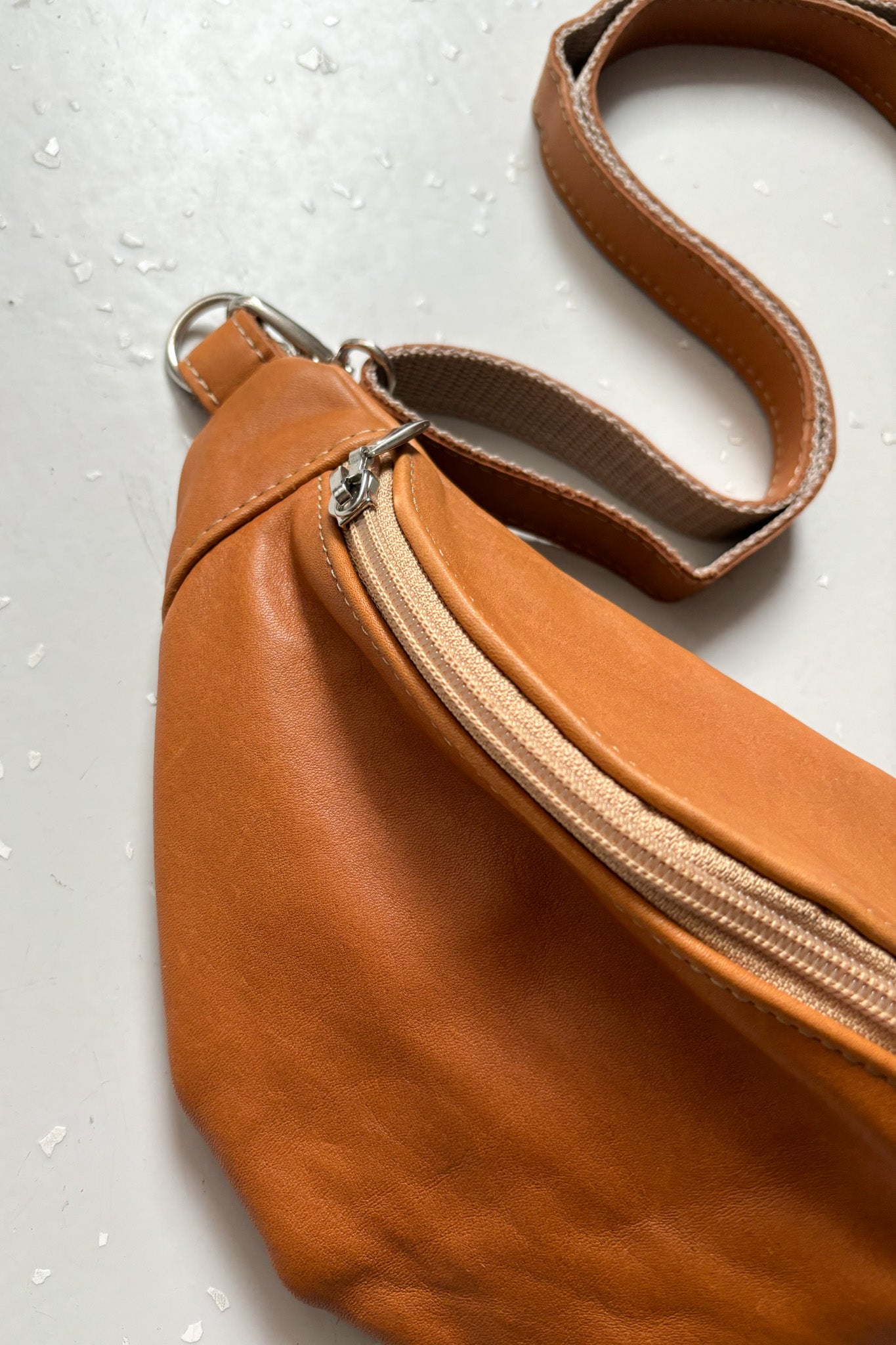 Kisméretű bőr övtáska - csikóbarna