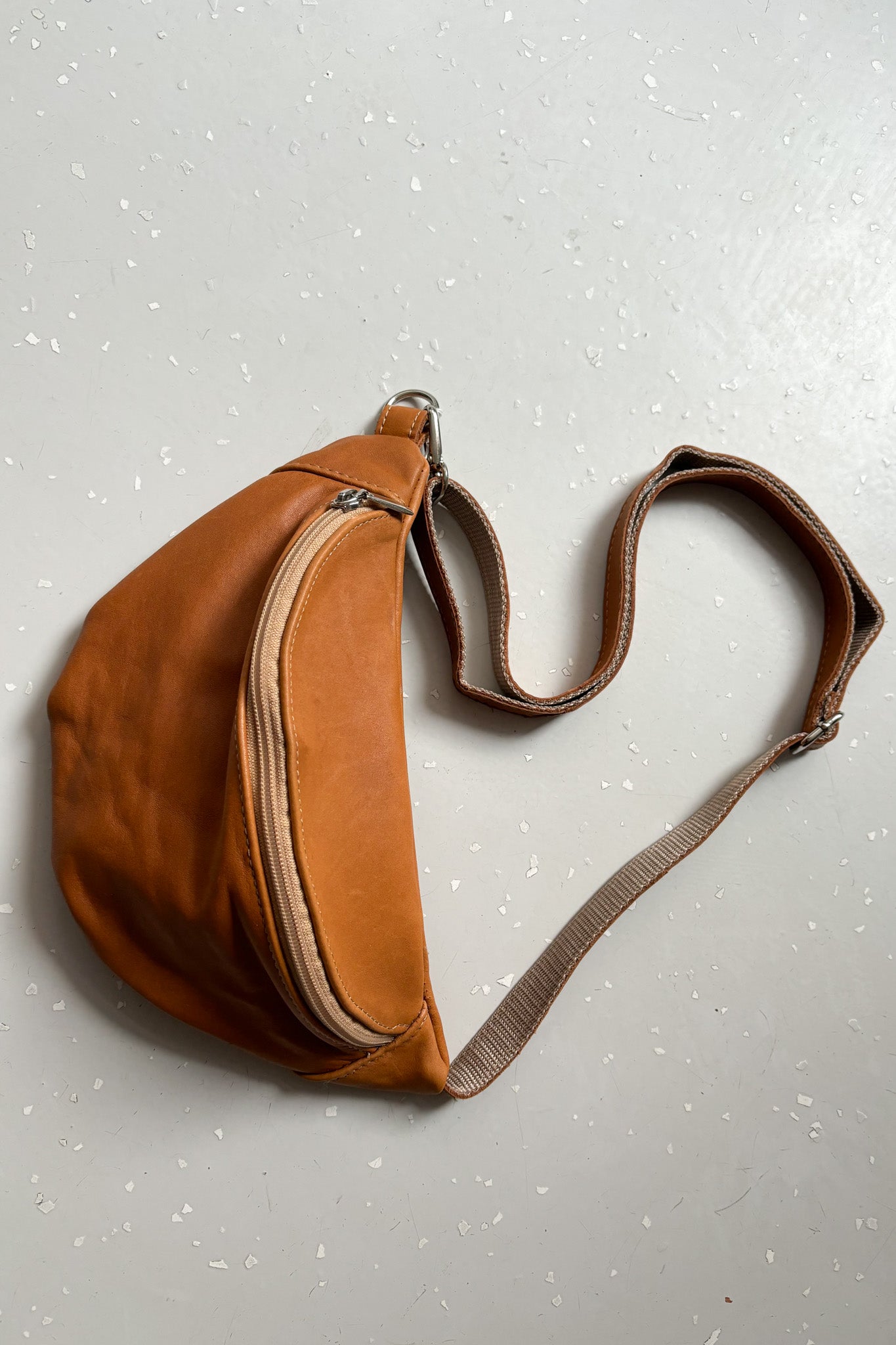 Kisméretű bőr övtáska - csikóbarna