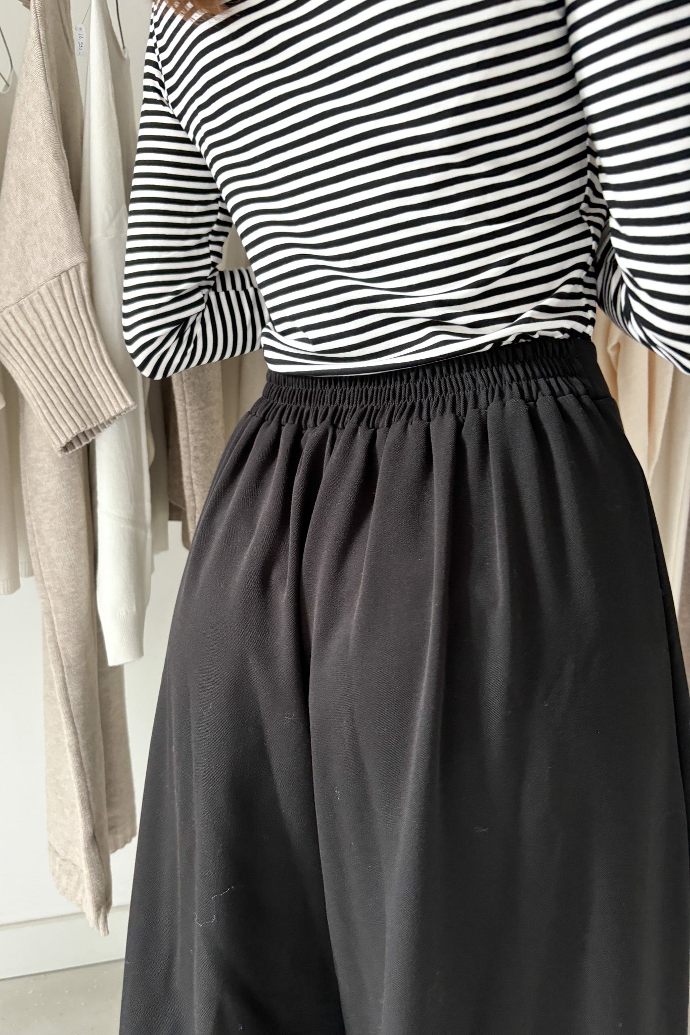 Vastagabb, lenge, viszkóz nadrág - fekete