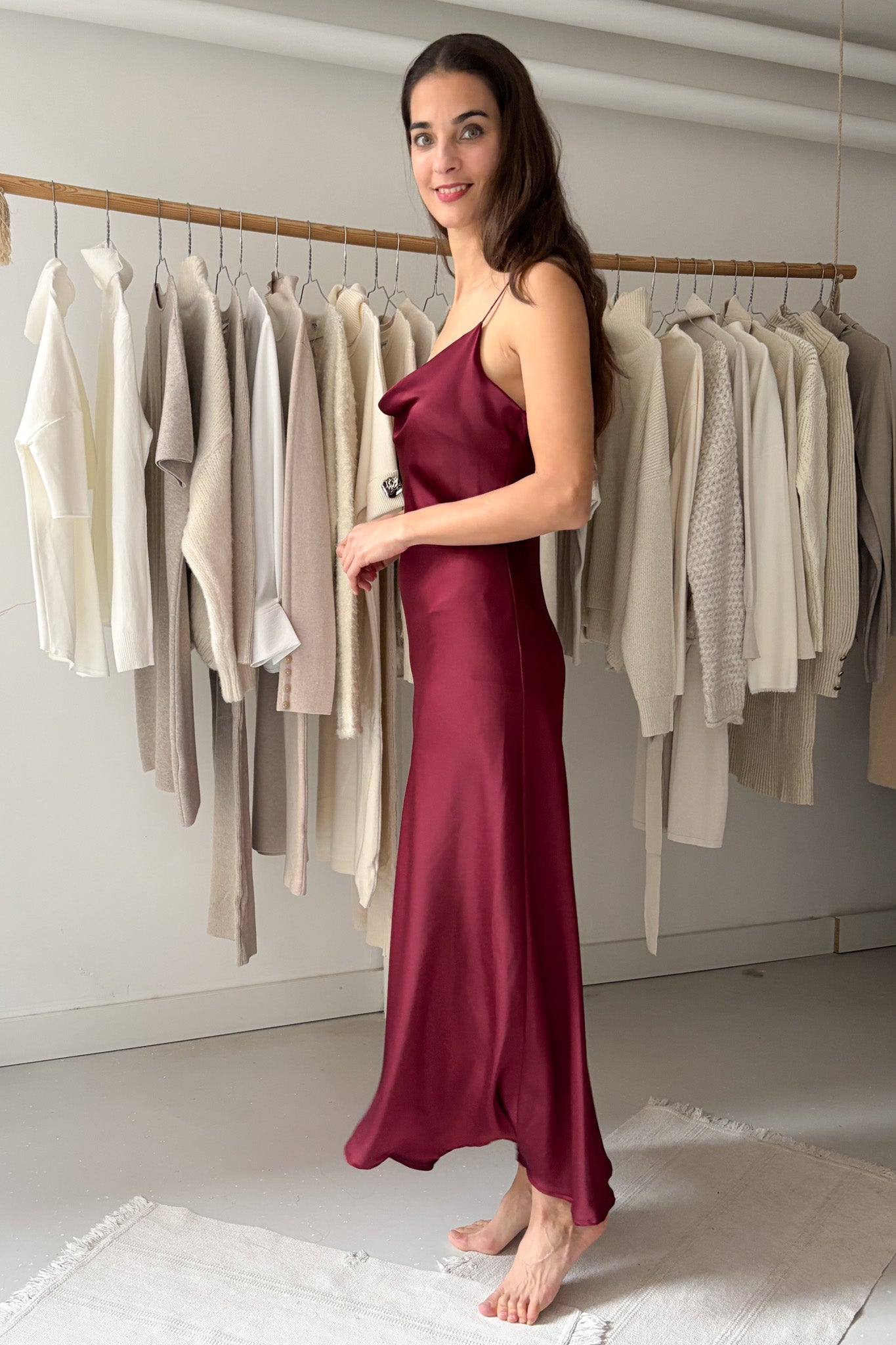 Spagettipántos ruha - burgundi