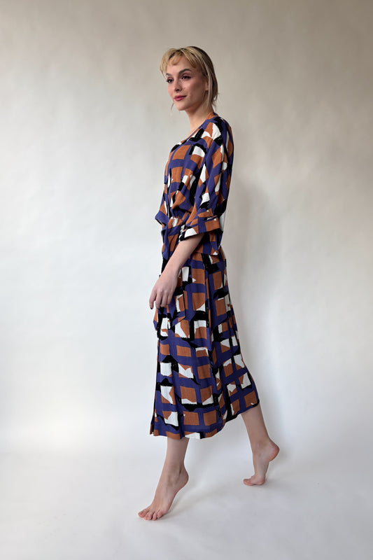 Átlapolós ruha-geometriai mintás