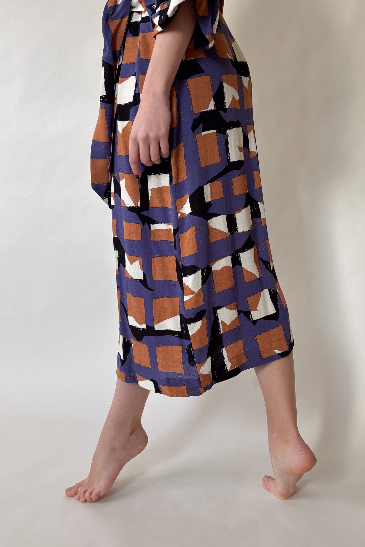 Átlapolós ruha-geometriai mintás