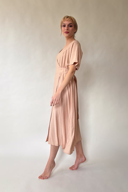 Púderszínű midiruha