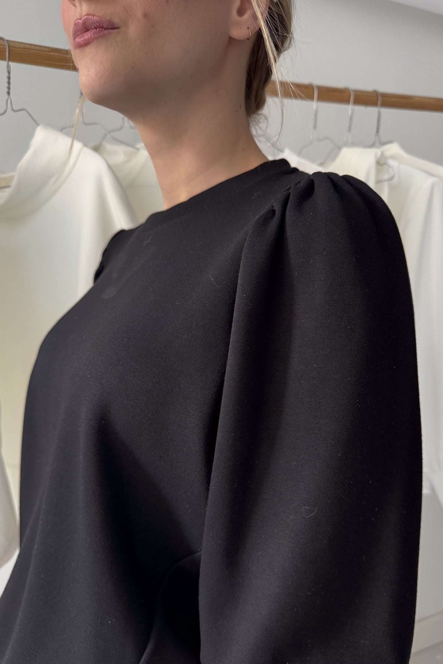 Puffos ujjú felső - fekete