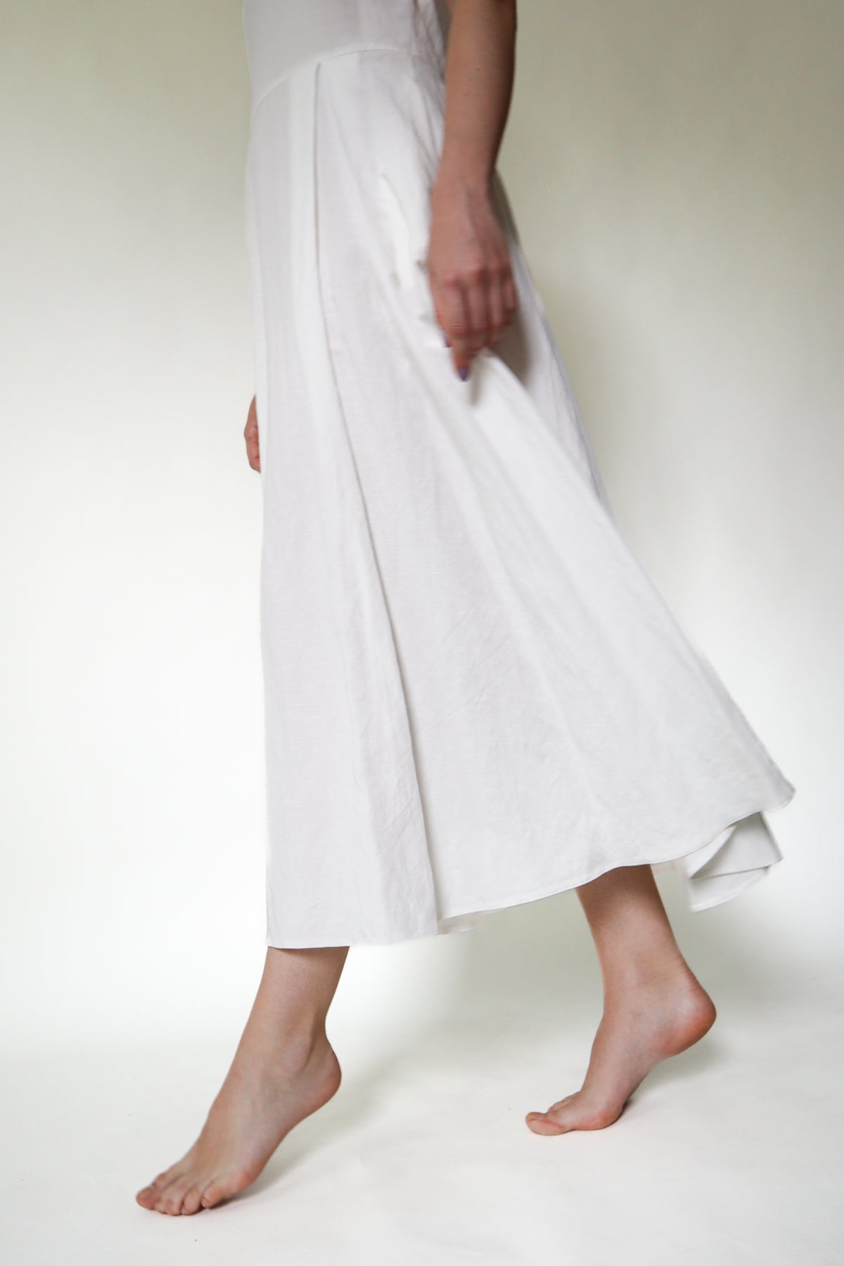 Pleated linen dress - white
