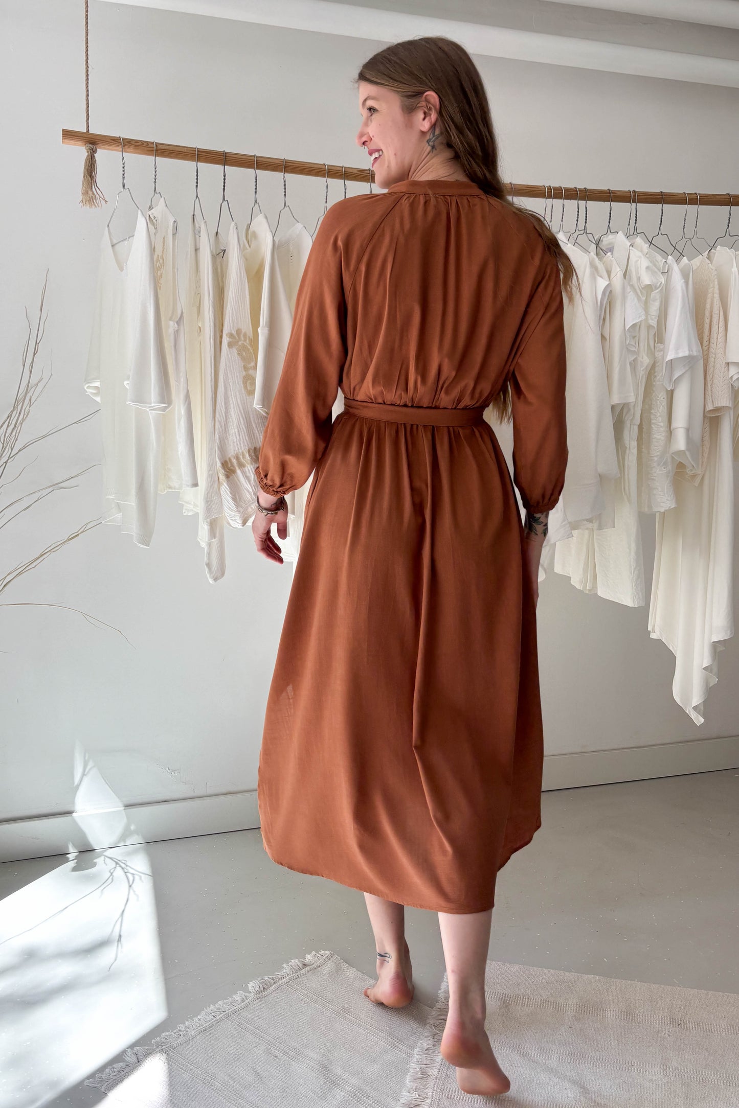 Kávébarna midi ruha