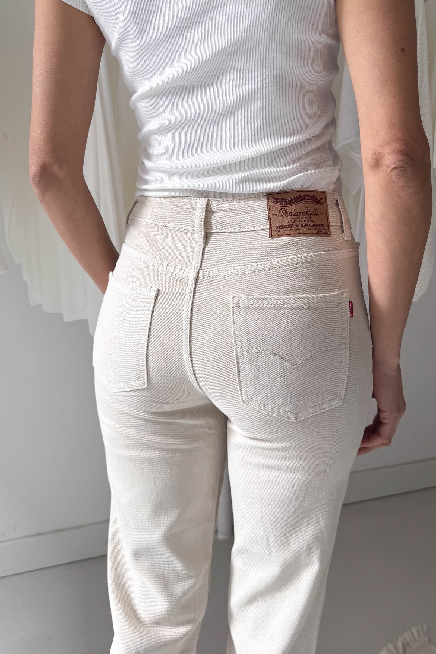 Bézs mom fit nadrág