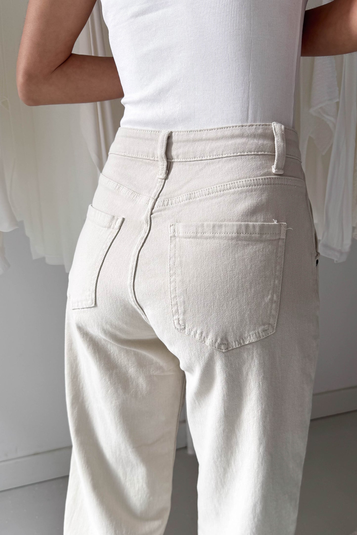 Laza szabású farmernadrág-bézs