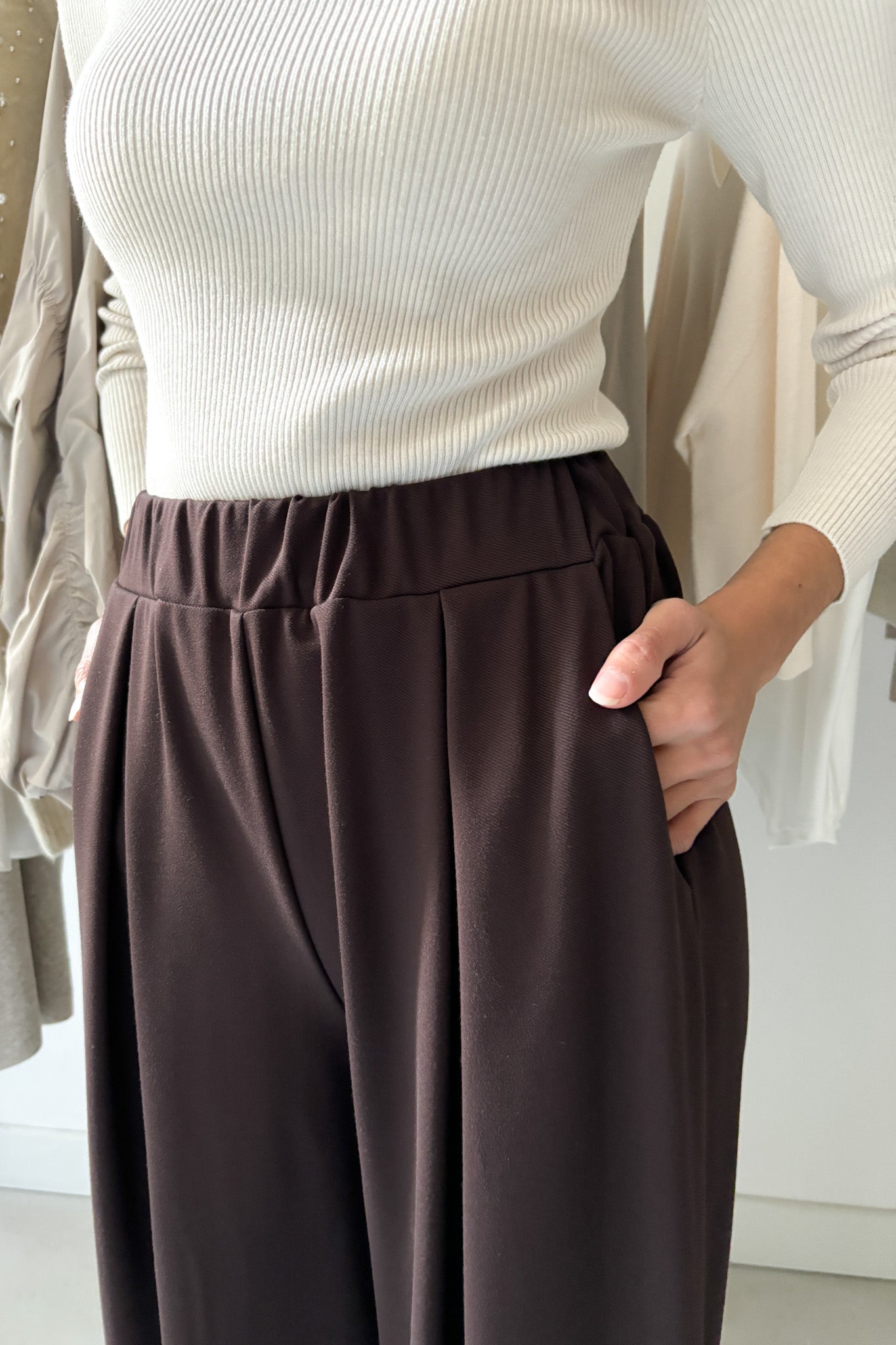 Elöl hajtásos, vastagabb nadrág - csokibarna