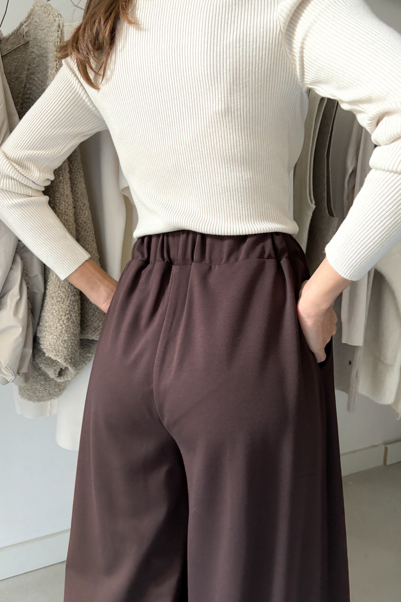 Elöl hajtásos, vastagabb nadrág - csokibarna