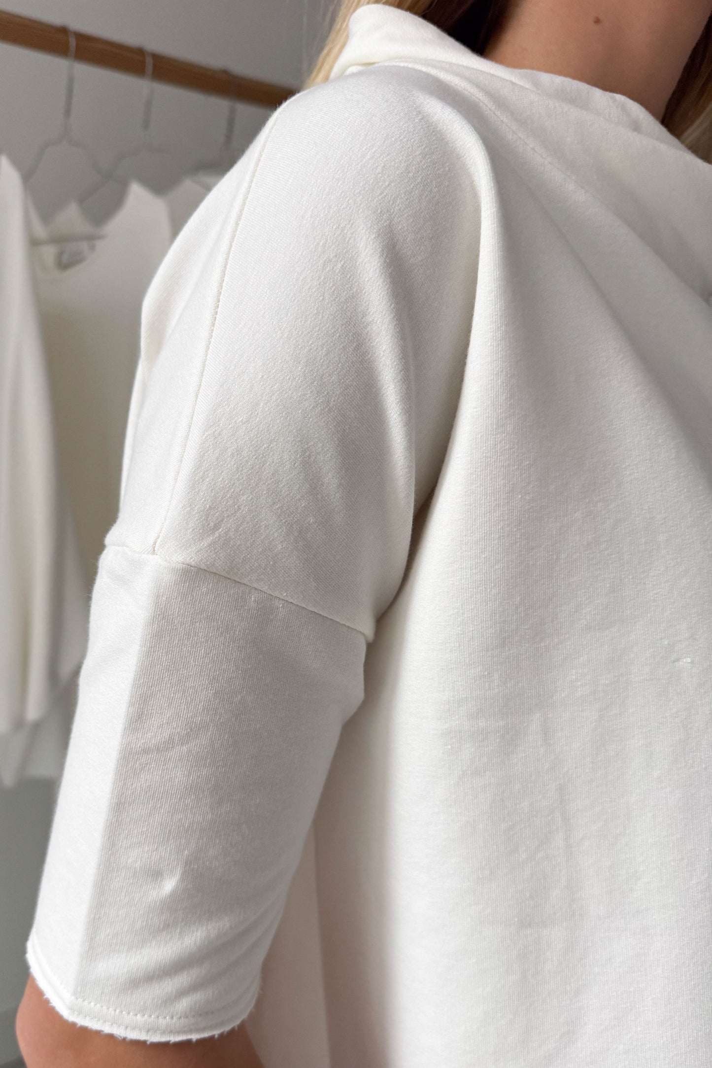 Csavart nyakú pulóver-rövid