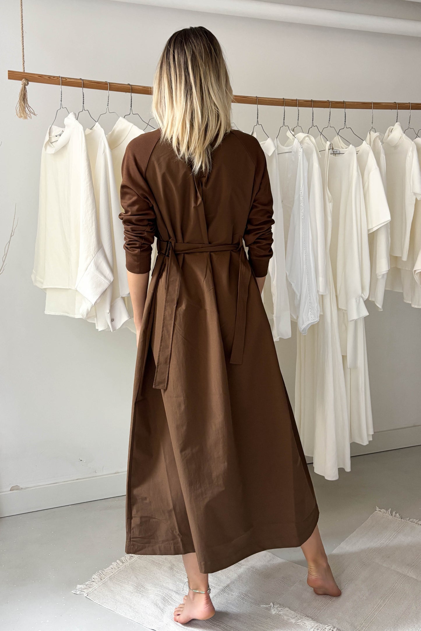 Rétegzett hatású ruha-kávébarna