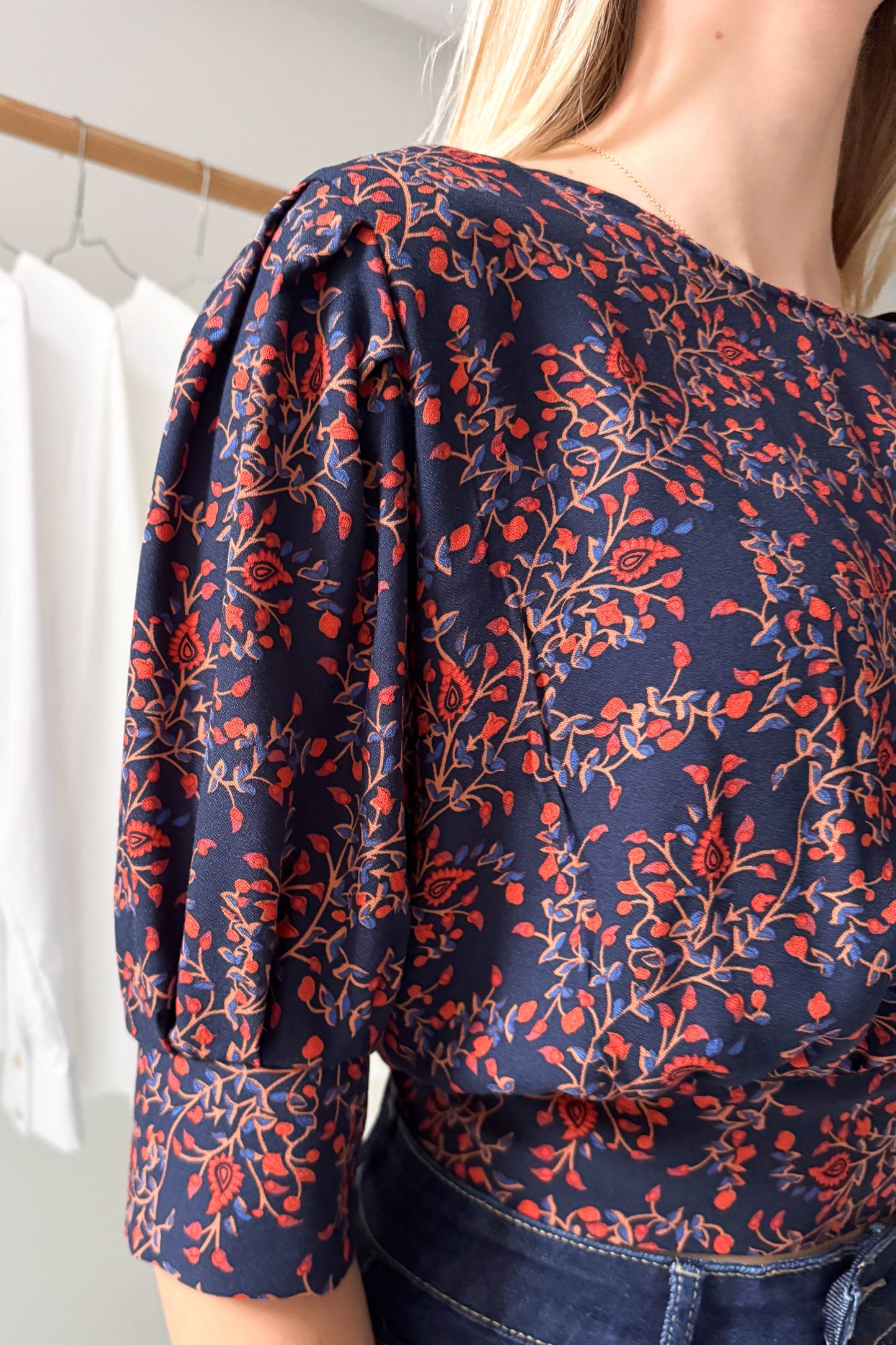 Hófehérke felső-sötétkék