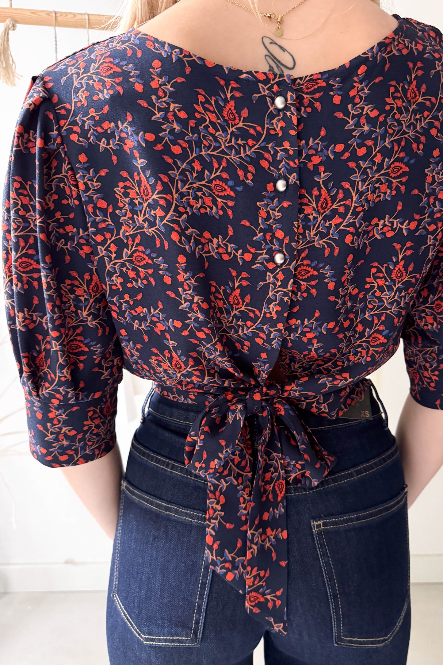 Hófehérke felső-sötétkék