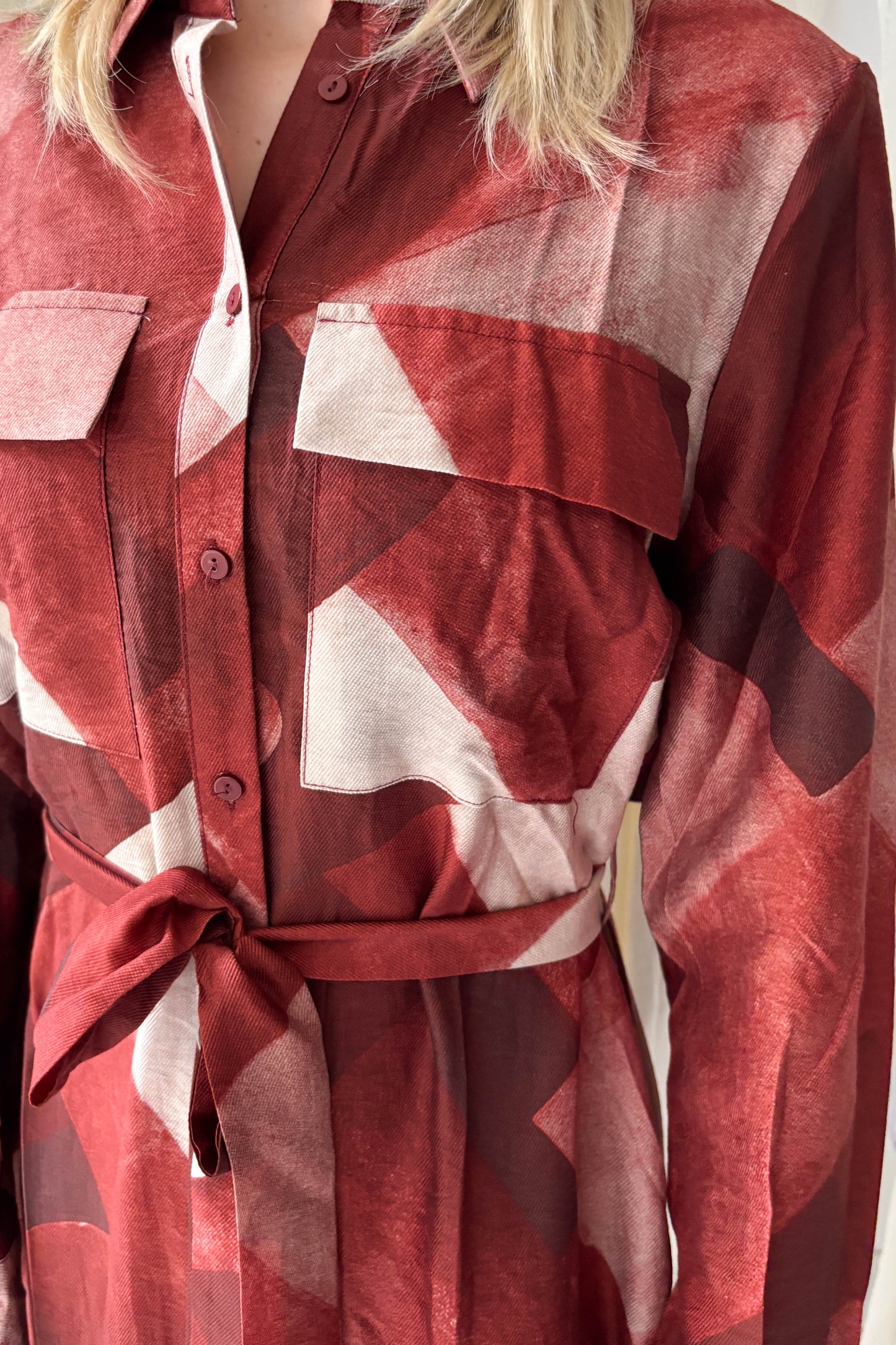 Rózsafa színű geometriai mintás ingruha