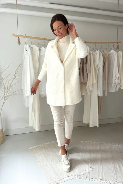 Pihepuha szőrös kabát - törtfehér