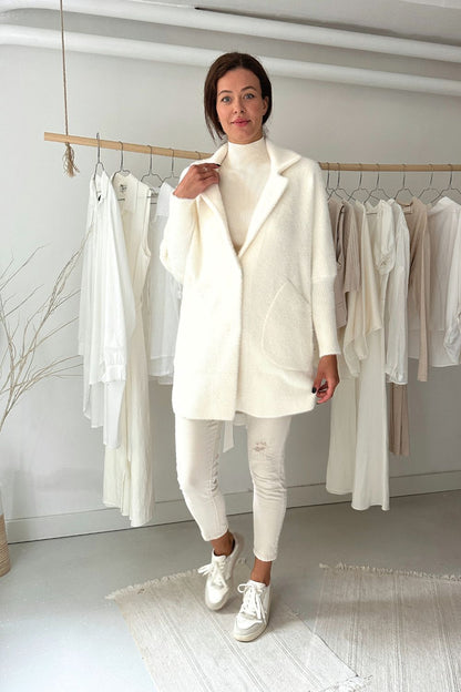 Pihepuha szőrös kabát - törtfehér