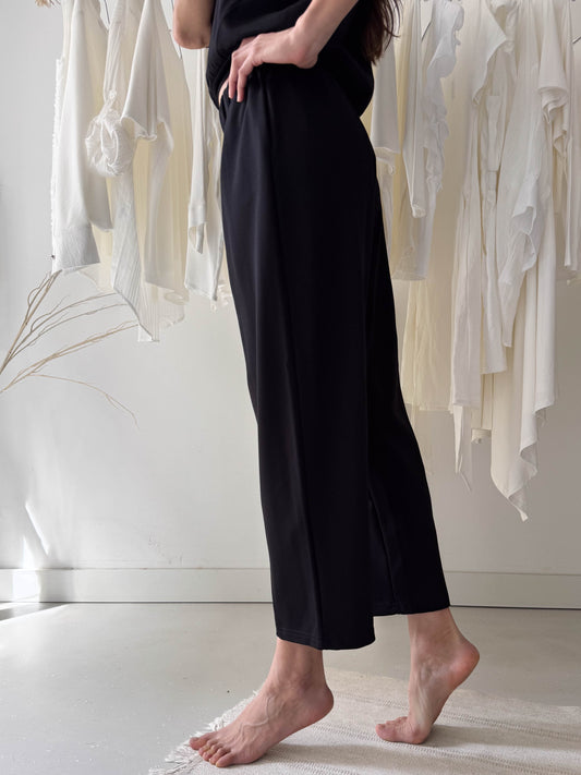 Laza fazonú csípő nadrág-fekete