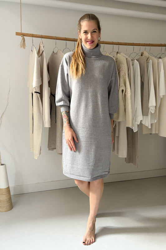 Hamuszürke, garbós pulcsiruha