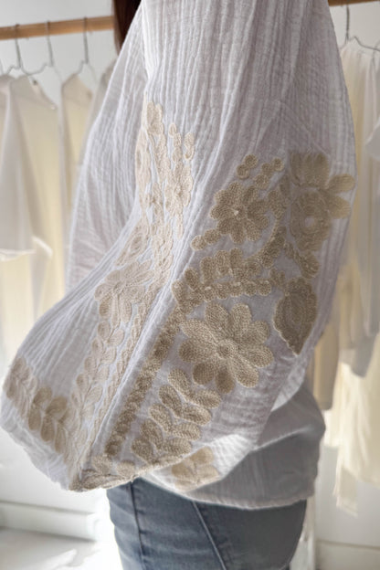 Törtfehér duplagéz felső hímzéssel