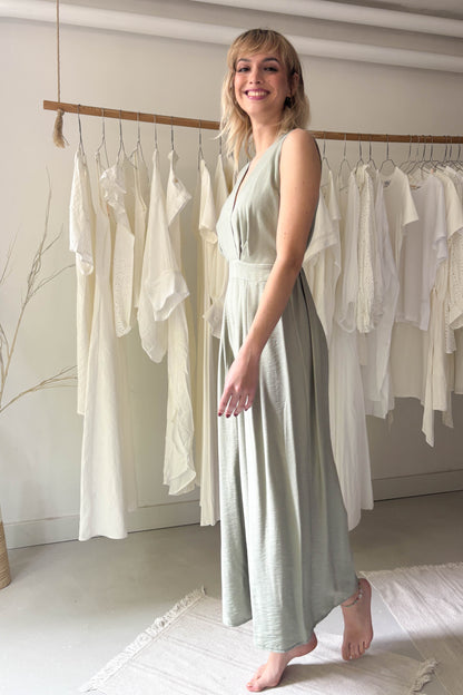 Ujjatlan hátul kivágott overál-pasztell zöld