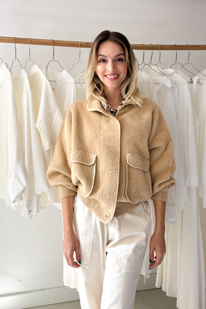 Tevebarna, szőrös kabát