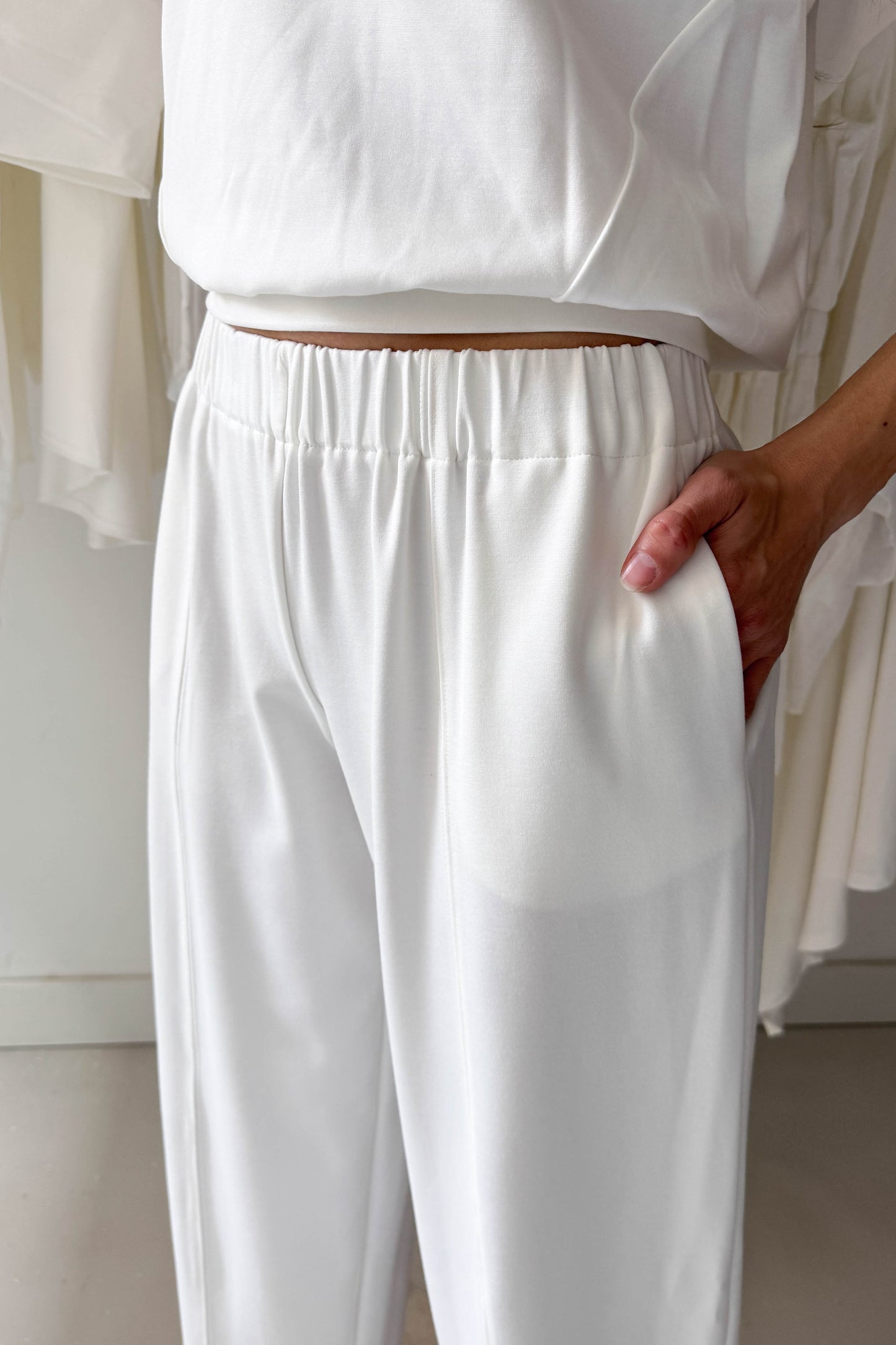 Laza fazonú csípő nadrág-fehér