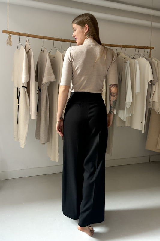 Bőszárú, vasalt nadrág