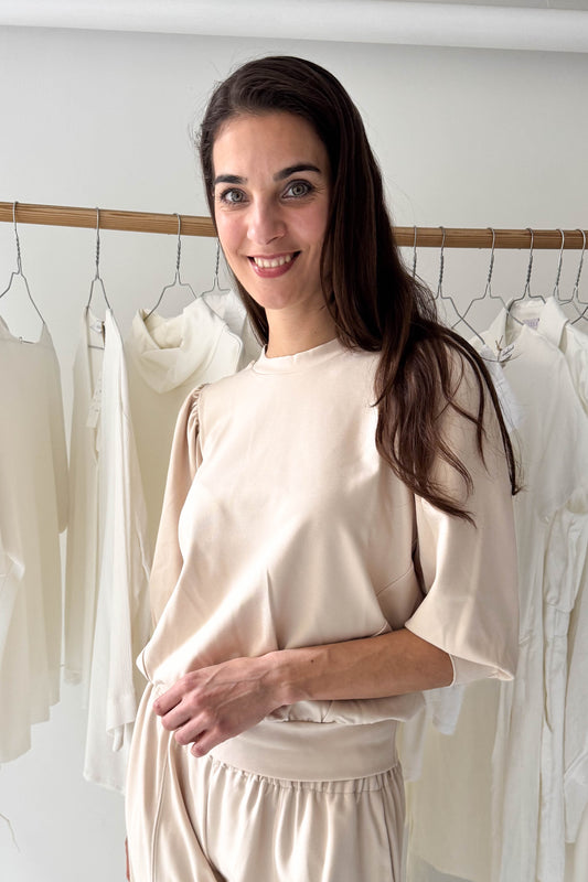 Puffos ujjú felső-bézs