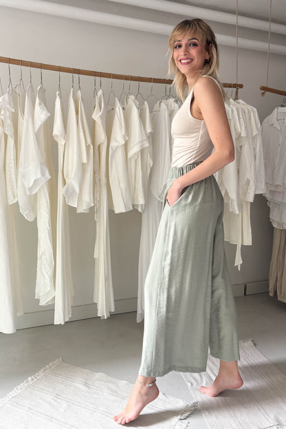 Elöl hajtásos lenge nadrág-pasztell zöld