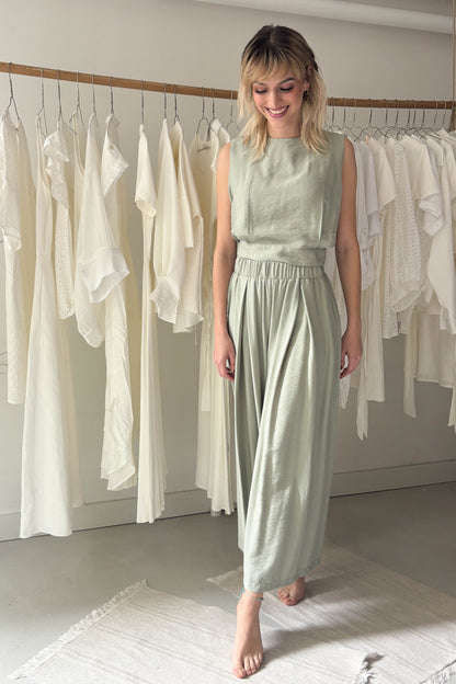 Ujjatlan, hátul gombos felső-pasztell zöld