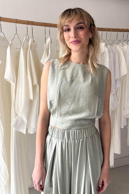 Ujjatlan, hátul gombos felső-pasztell zöld