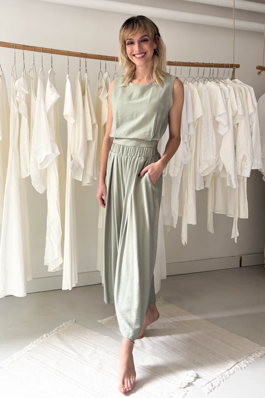 Ujjatlan, hátul gombos felső-pasztell zöld