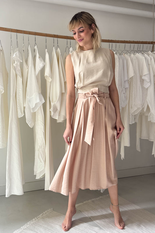 Ujjatlan, hátul gombos felső-púder