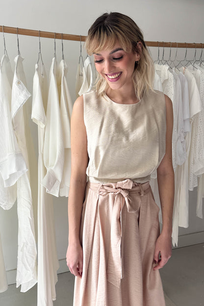 Ujjatlan, hátul gombos felső-púder